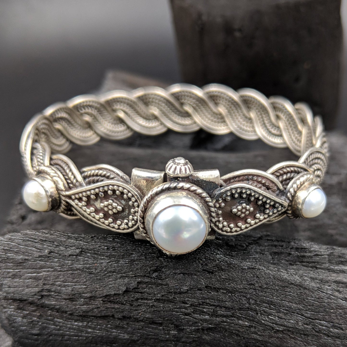 Shirisha Leaves Bracelet with White Pearls