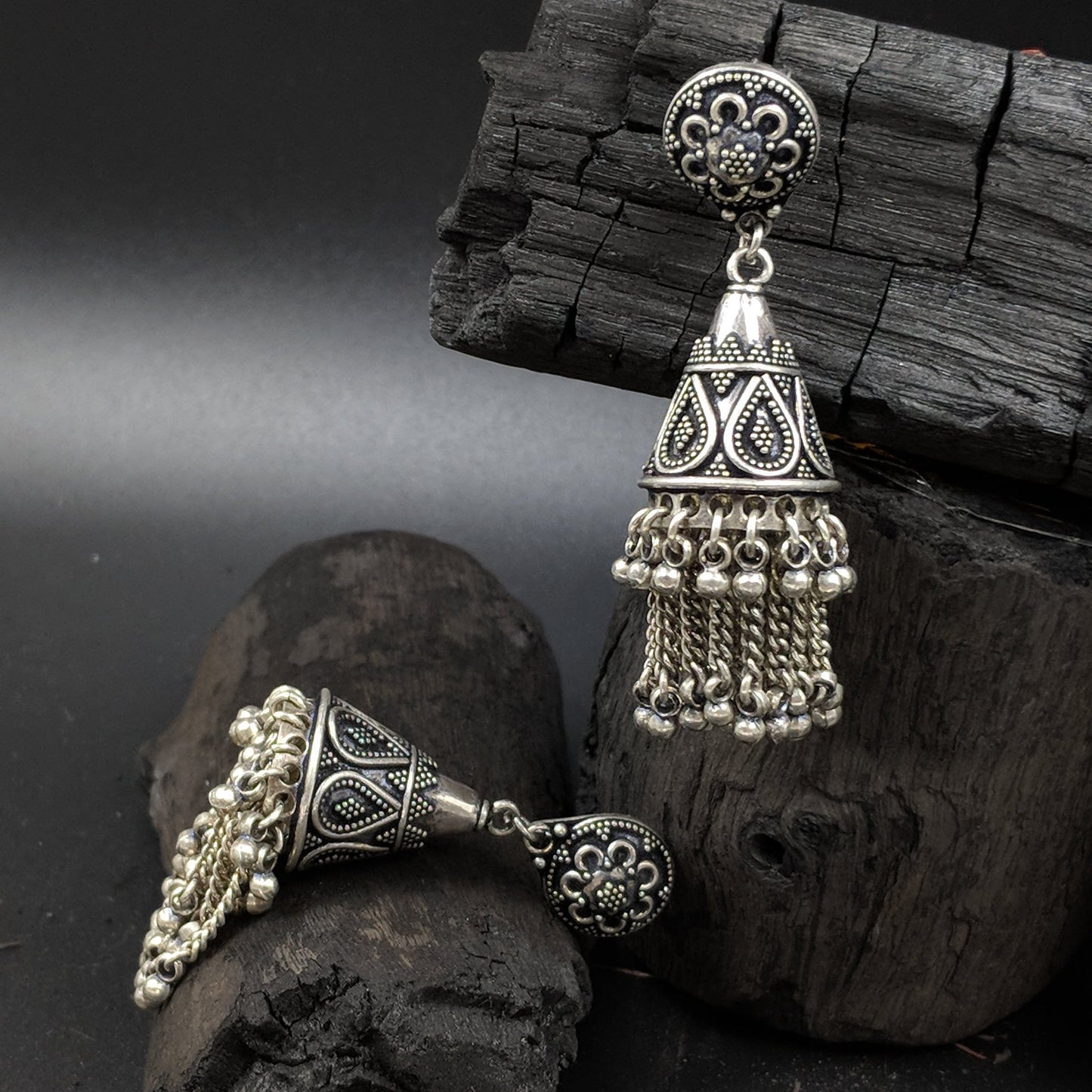 Ashwathama Gol Tikona Jhumka