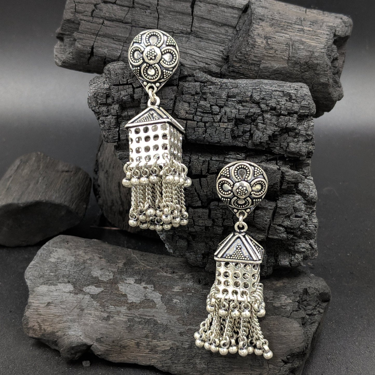 Shirisha Tikona Pinjra Jhumka