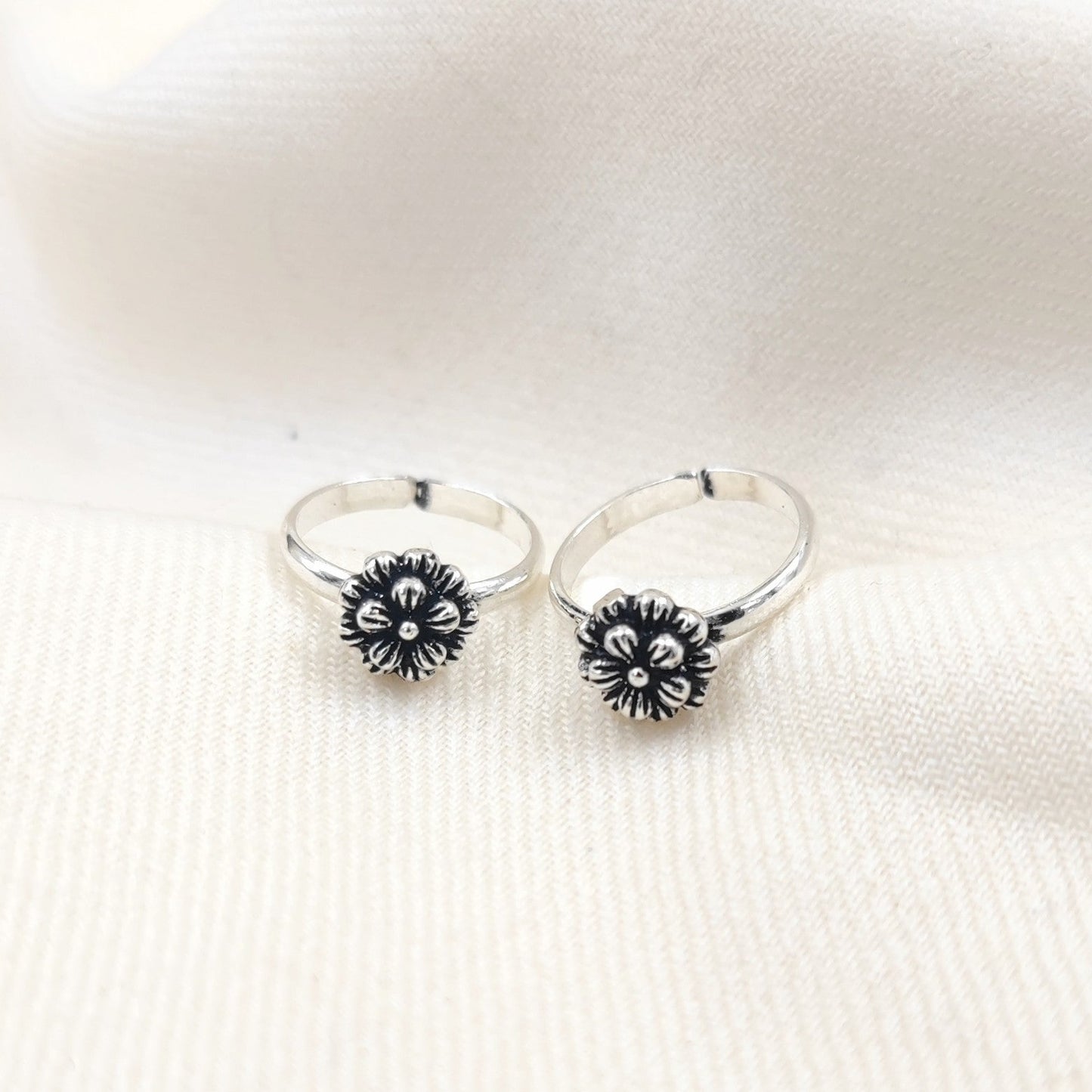 Silver Toe rings by Jauhri -PETAL FLOWER TOE RING - 2 PC