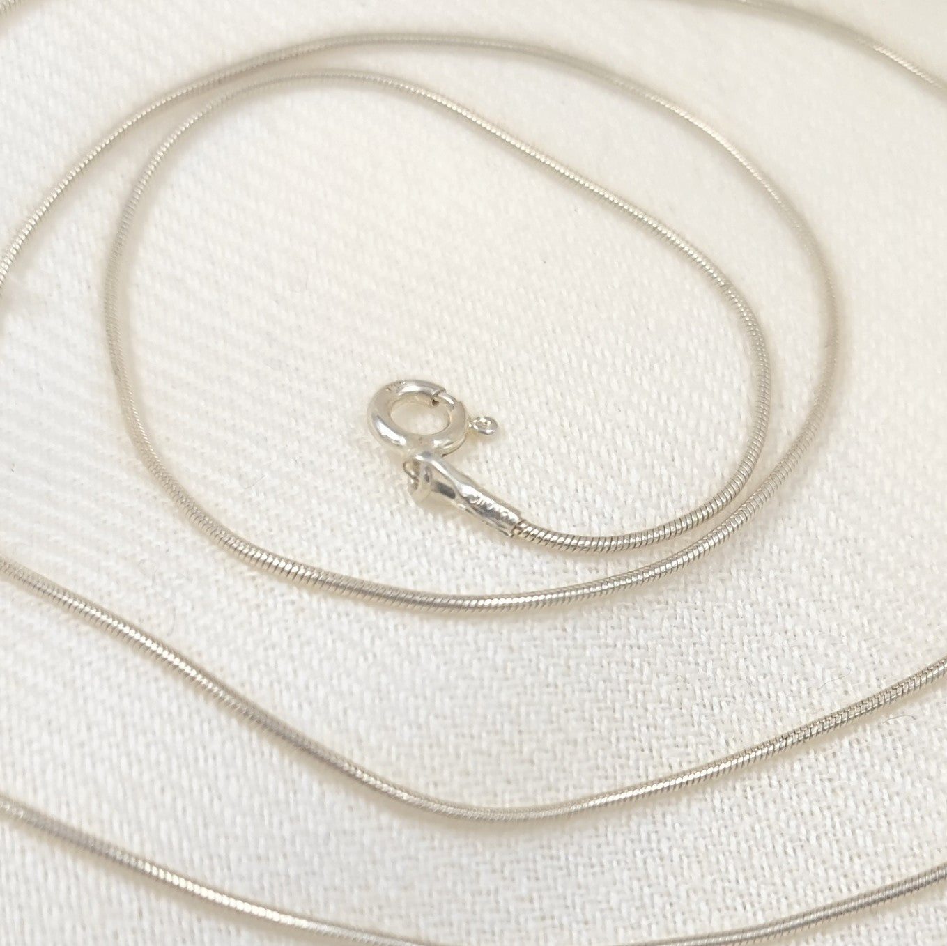 Thin Flow Chain 22 inch