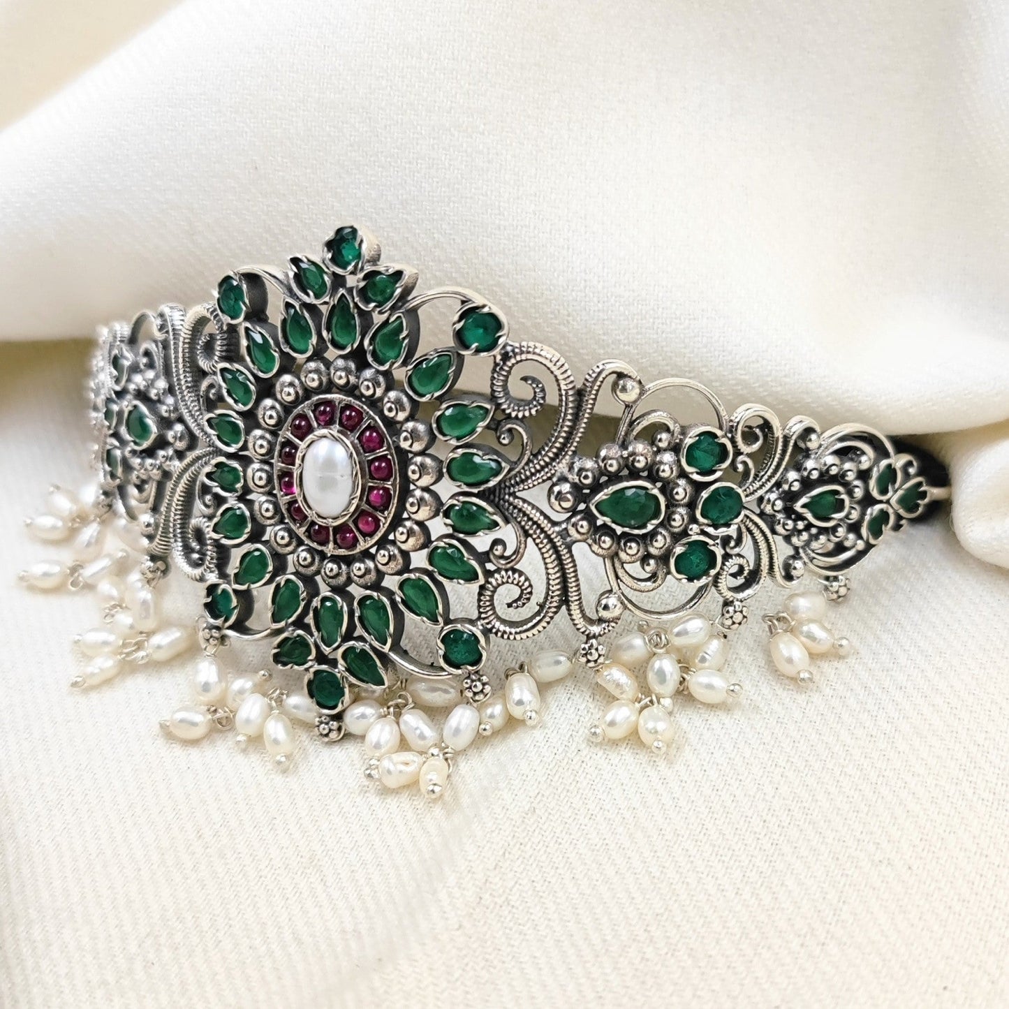 Harsingar Green Choker