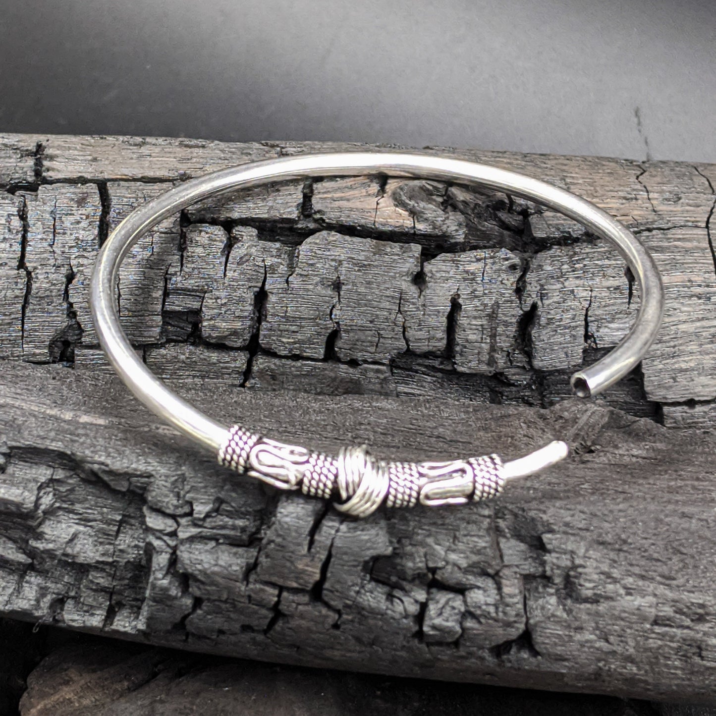 Single Knot Bangle