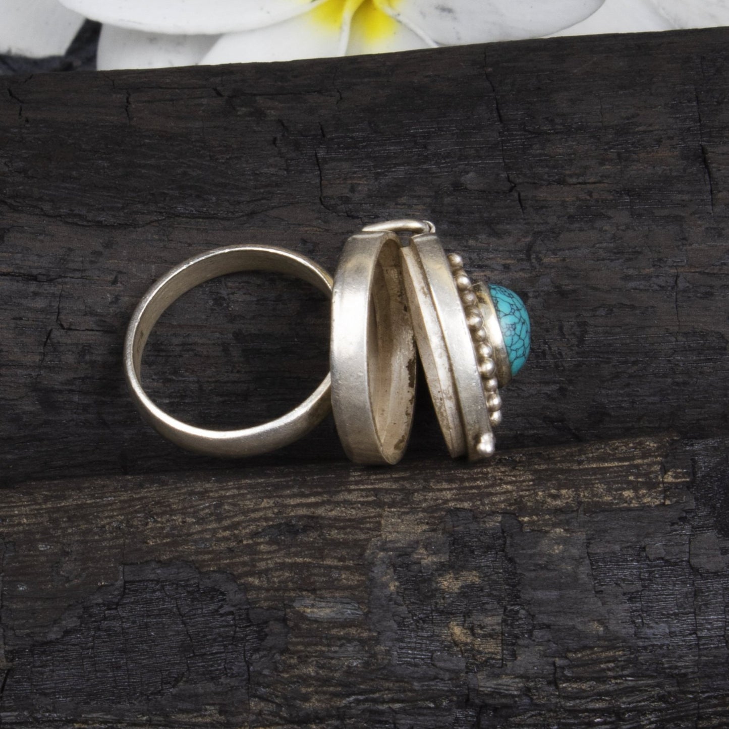 Jewels by Revlis Silver Ring