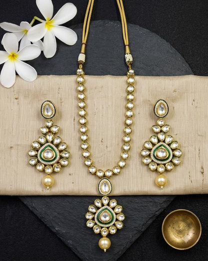 Zeenat Kundan Necklace Set
