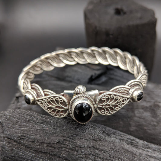 Shirisha Leaves Bracelet with Black Stone