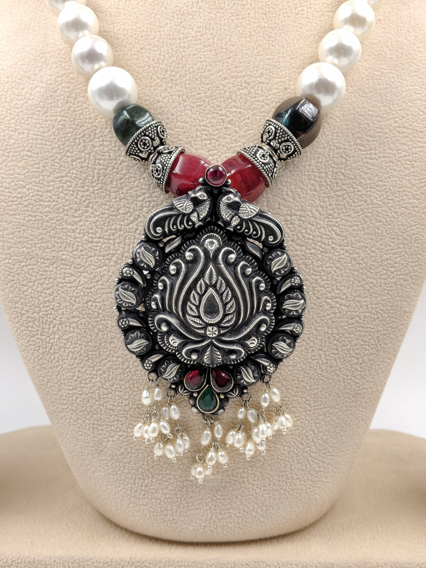 Mayur Griva Necklace with Earrings