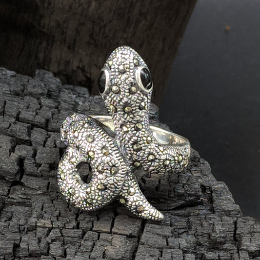 Jewels by Revlis Silver Ring