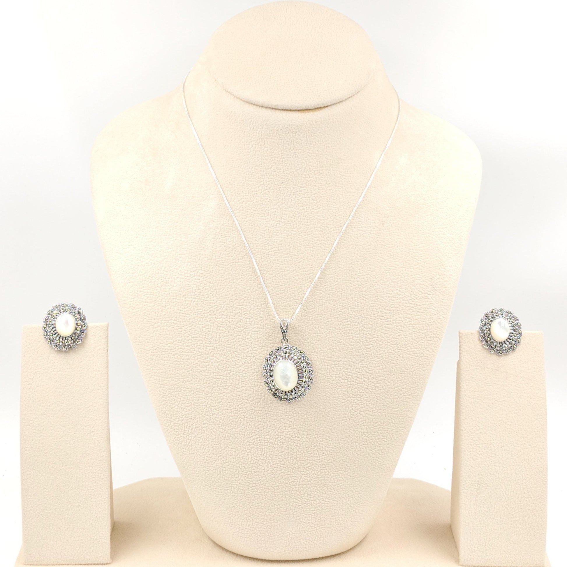 Jewels by Revlis Silver Ring