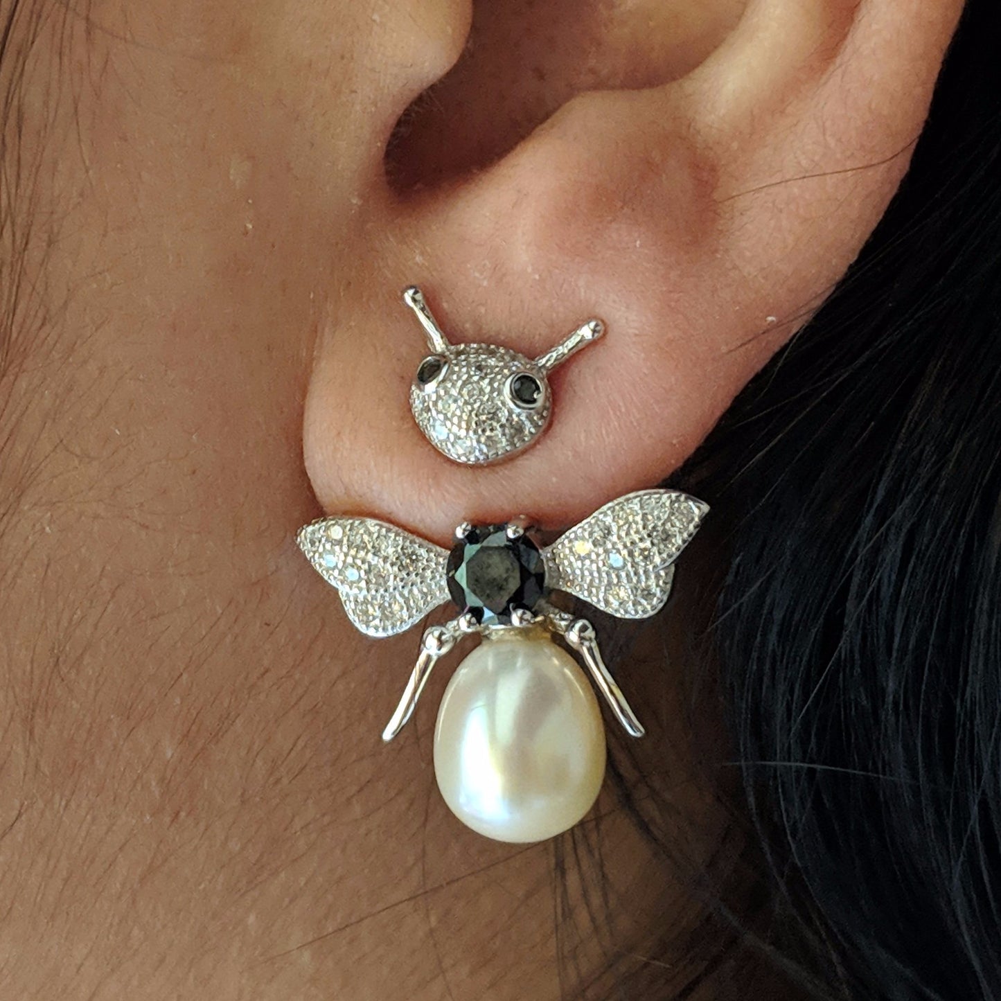 Bee Pearl Earring