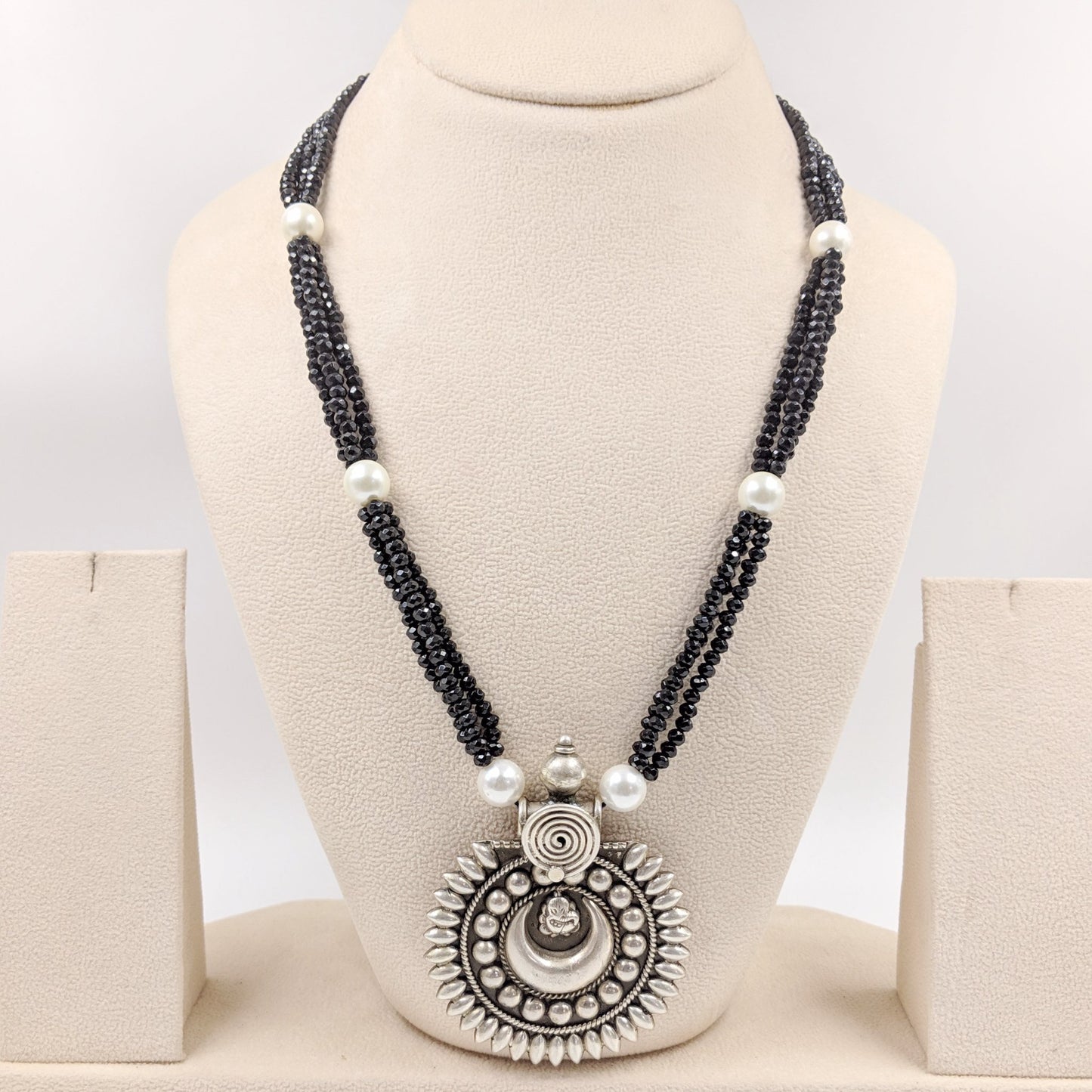 SILVER JEWELLERY Jewels by Revlis Neckpiece