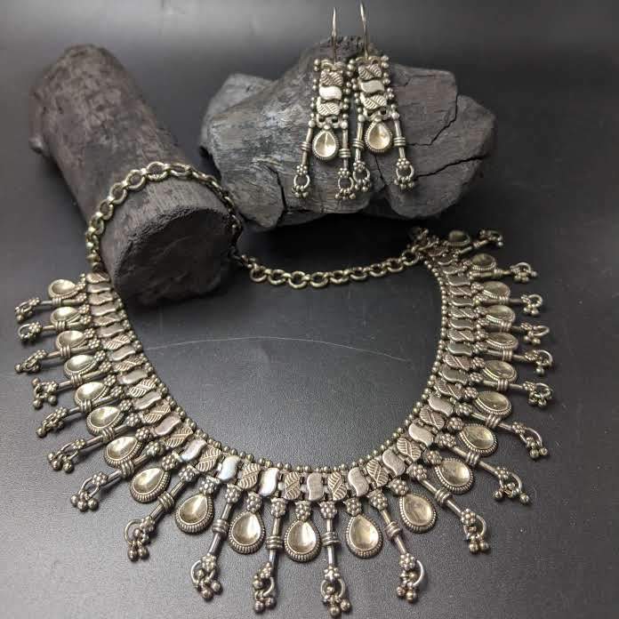 SILVER JEWELLERY Jewels by Revlis Neckpiece