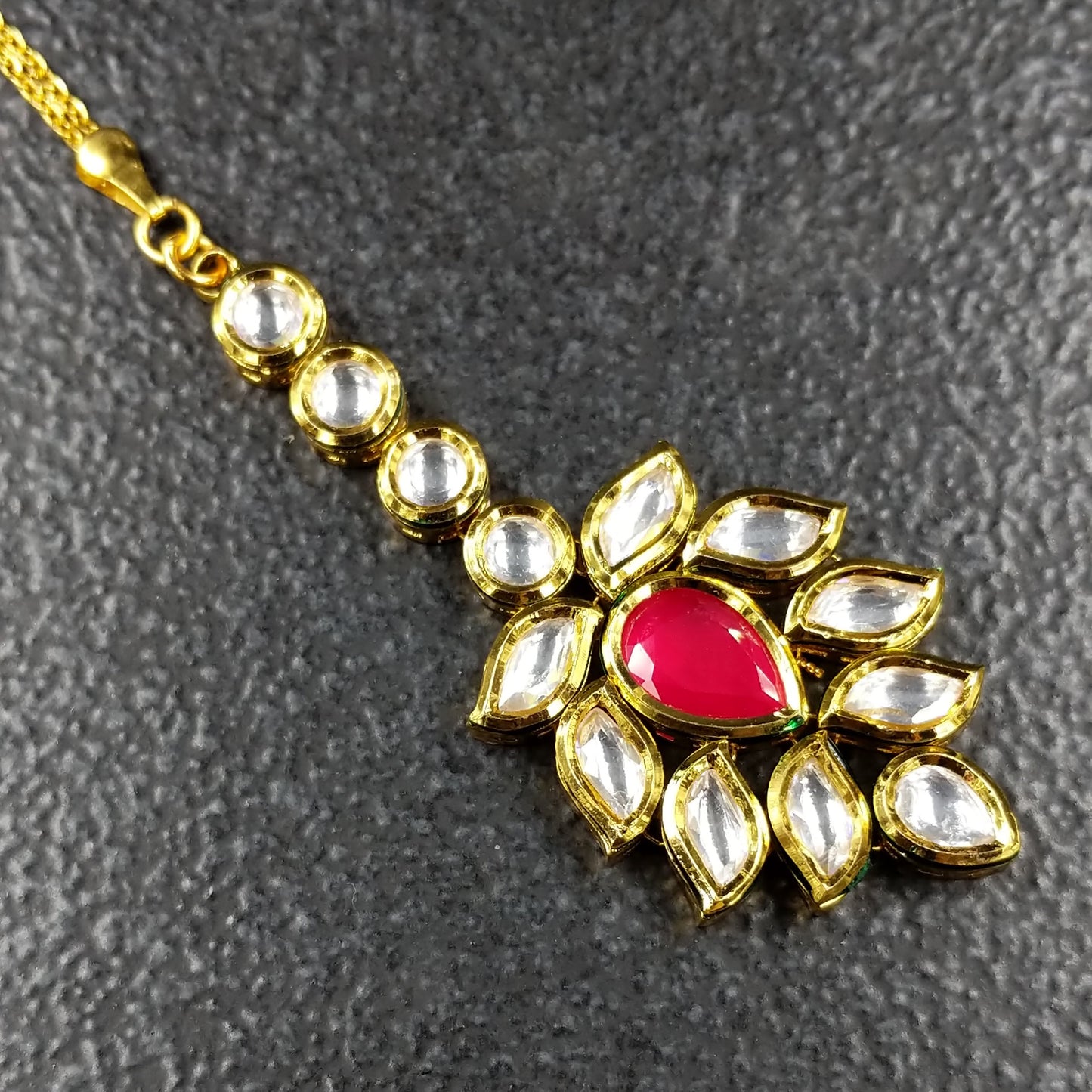 HANDCRAFTED LUXURY FASHION JEWELLERY BY JAUHRI-KUMUDA MAANG TIKKA