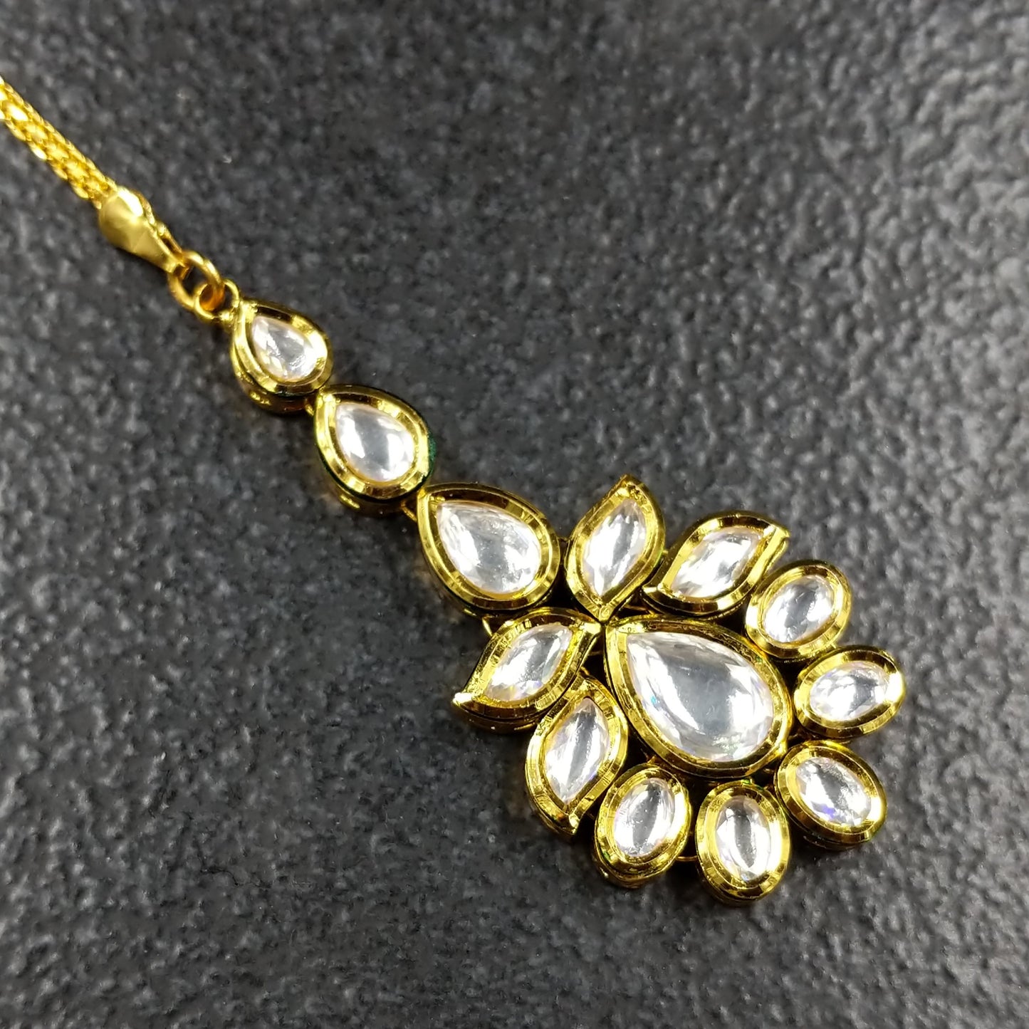 HANDCRAFTED LUXURY FASHION JEWELLERY BY JAUHRI-KARNIKA MAANG TIKKA