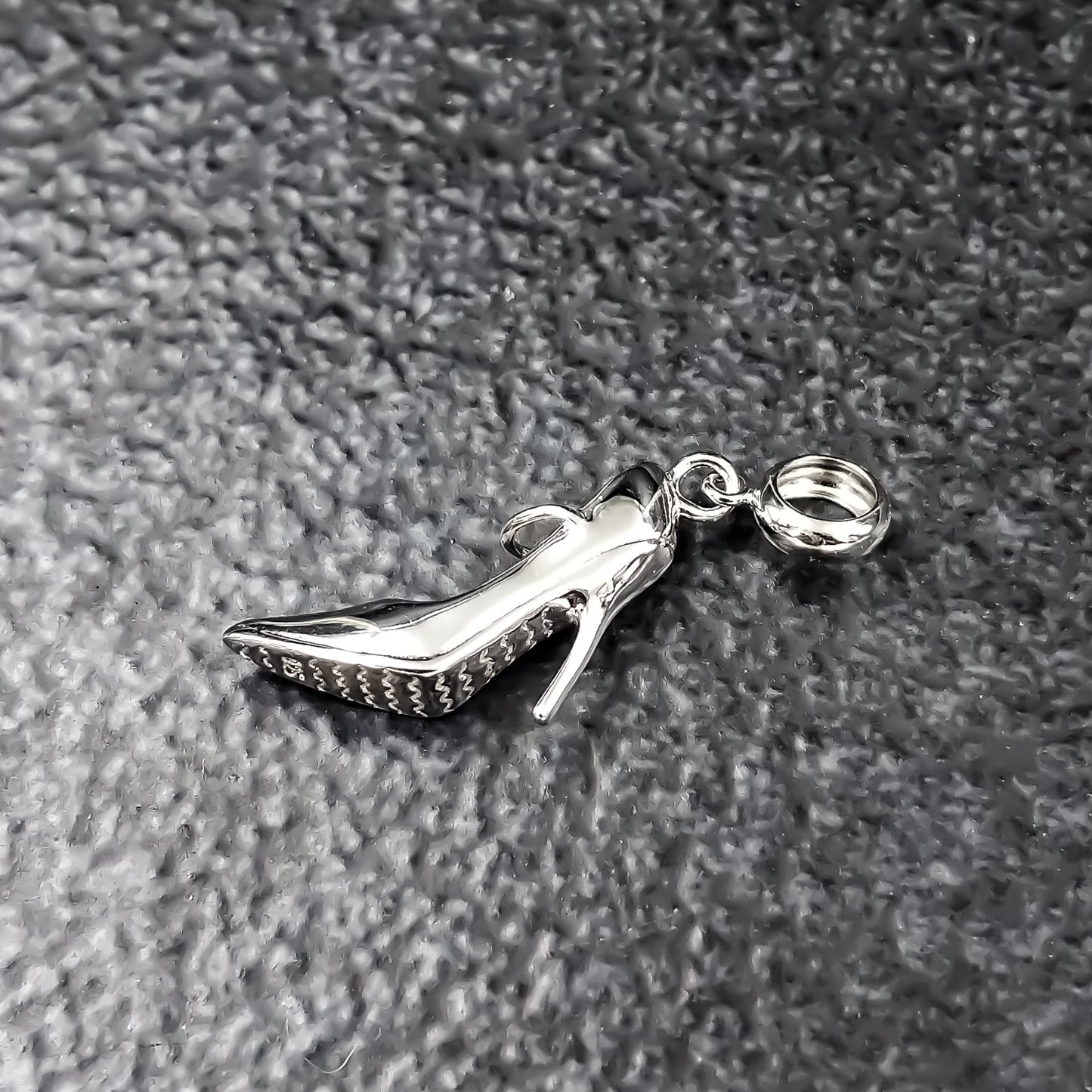 ಸಿಂಡರೆಲ್ಲಾ ಚಪ್ಪಲಿ ಚಾರ್ಮ್