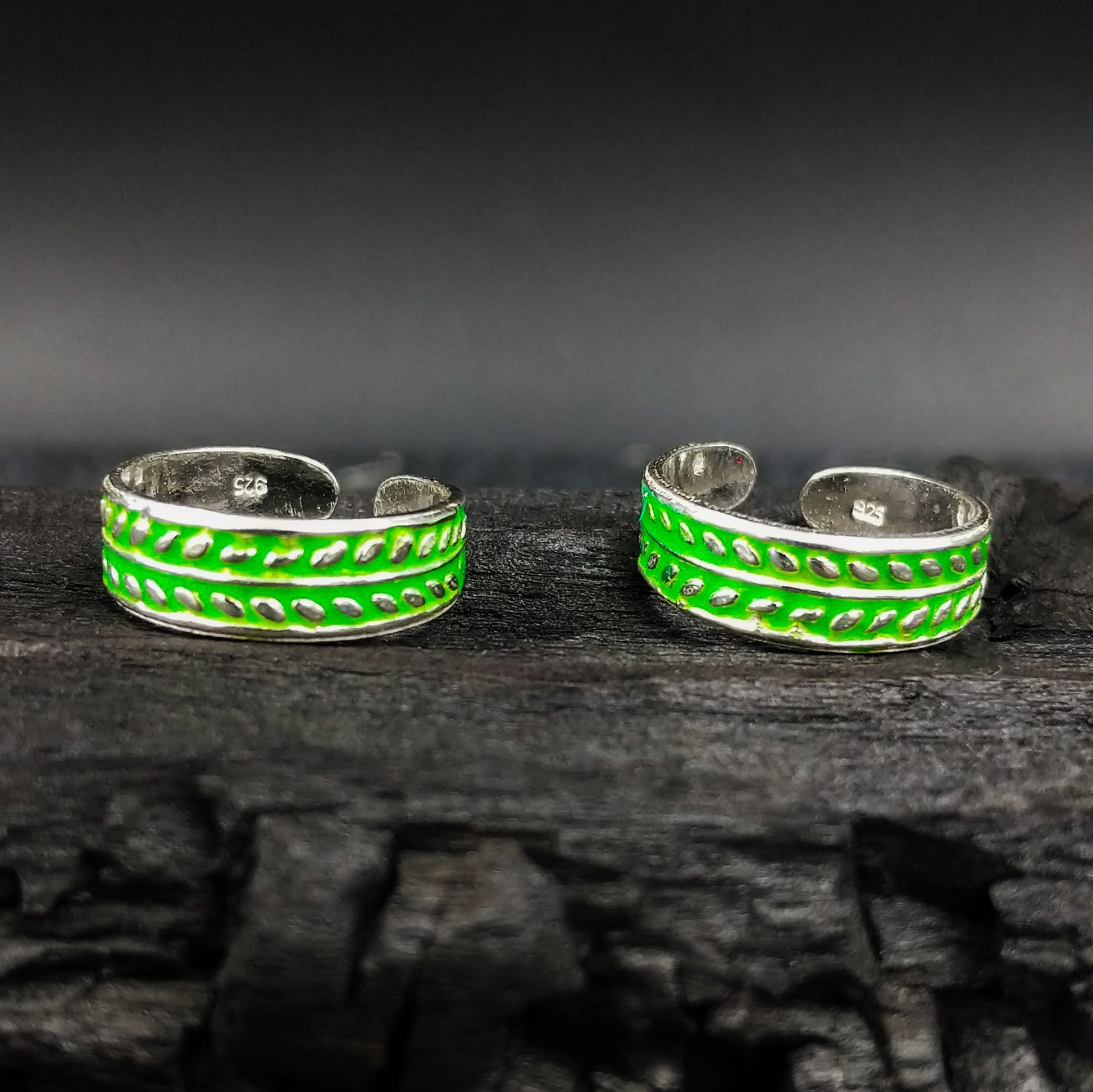 HANDCRAFTED 92.5 STERLING SILVER JEWELLERY BY JAUHRI TOE RINGS-GREEN LEAVES TOE RING