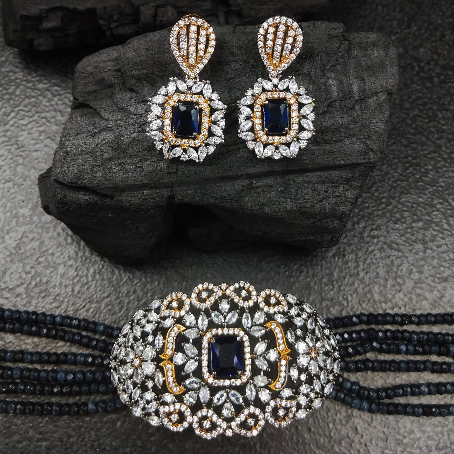 Blue Rondish Choker Set