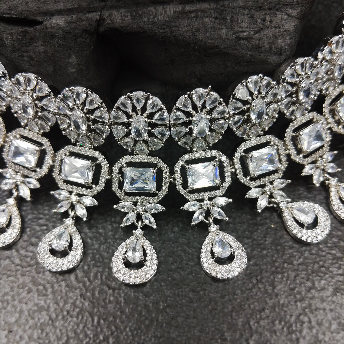 Glimmerine Choker Set
