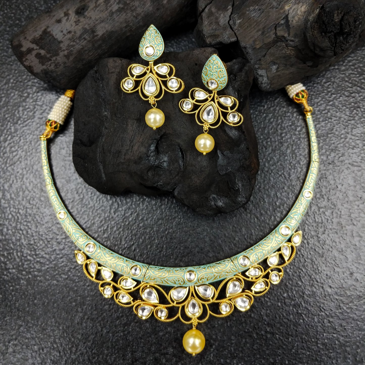 Neerja Kundan Necklace Set