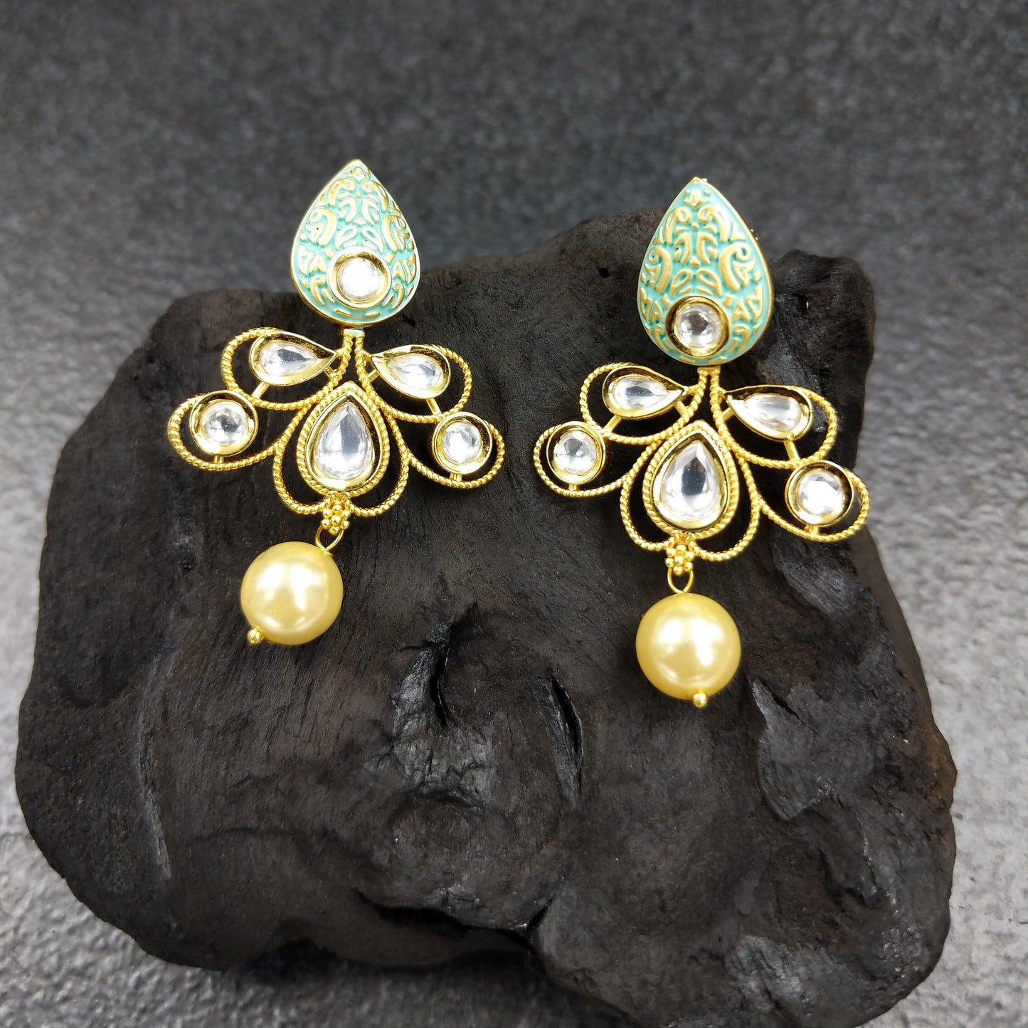 Neerja Kundan Necklace Set