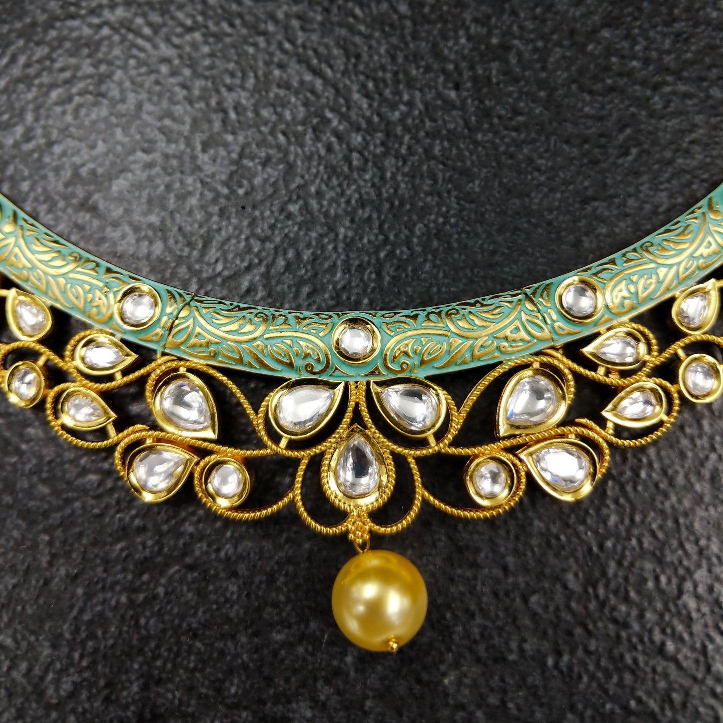 Neerja Kundan Necklace Set