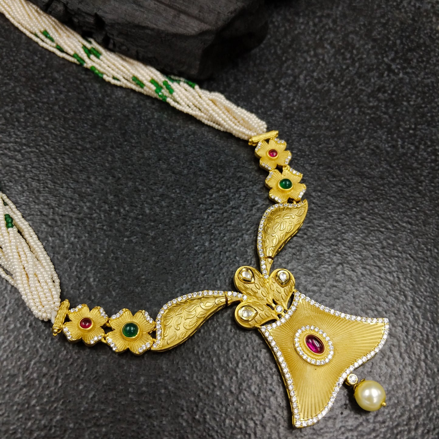 Nur-Un-Nissa Necklace Set