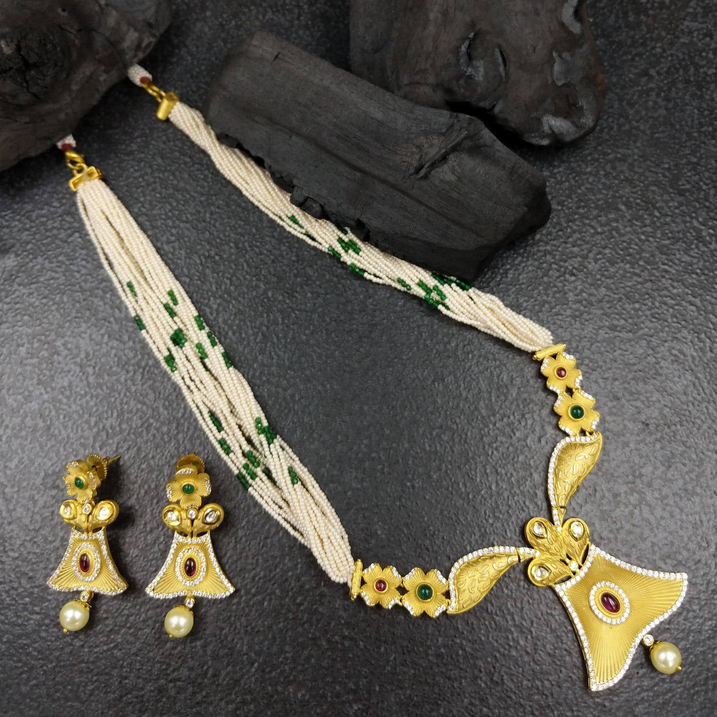 Nur-Un-Nissa Necklace Set