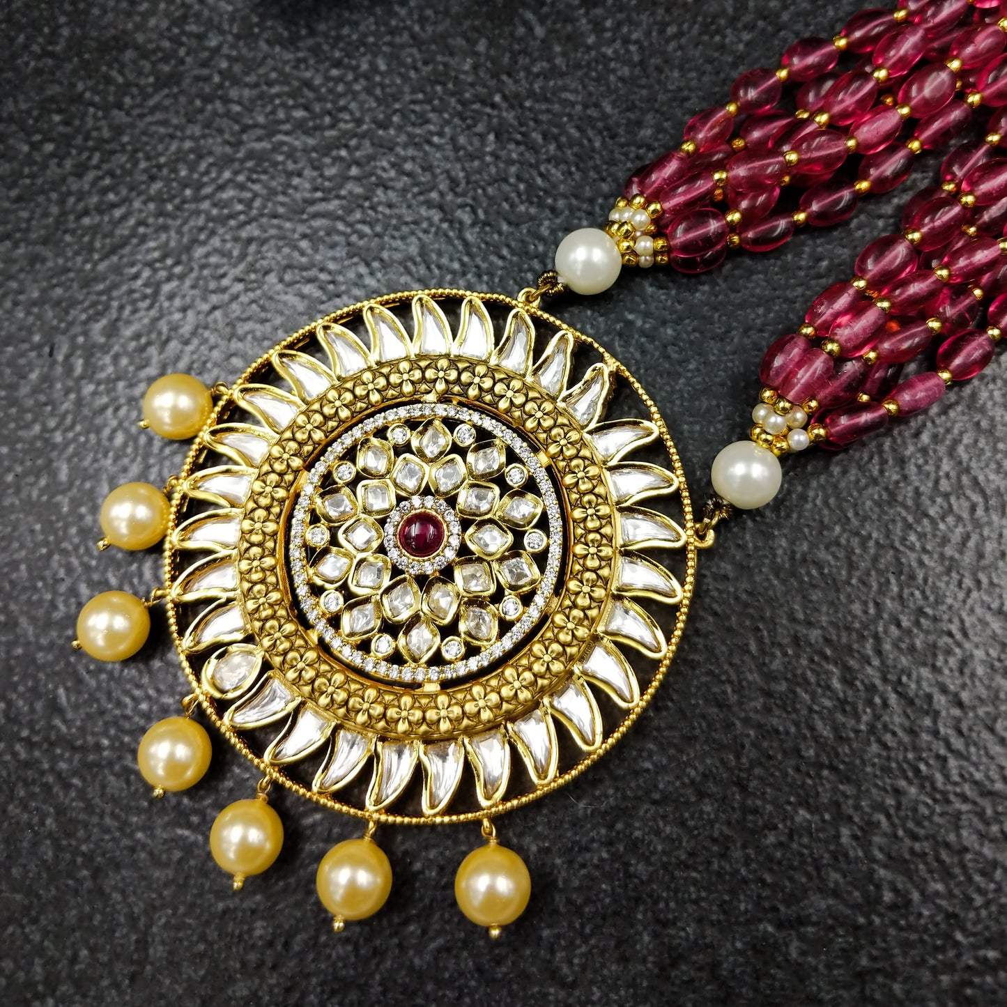 Nazmoon Necklace Set