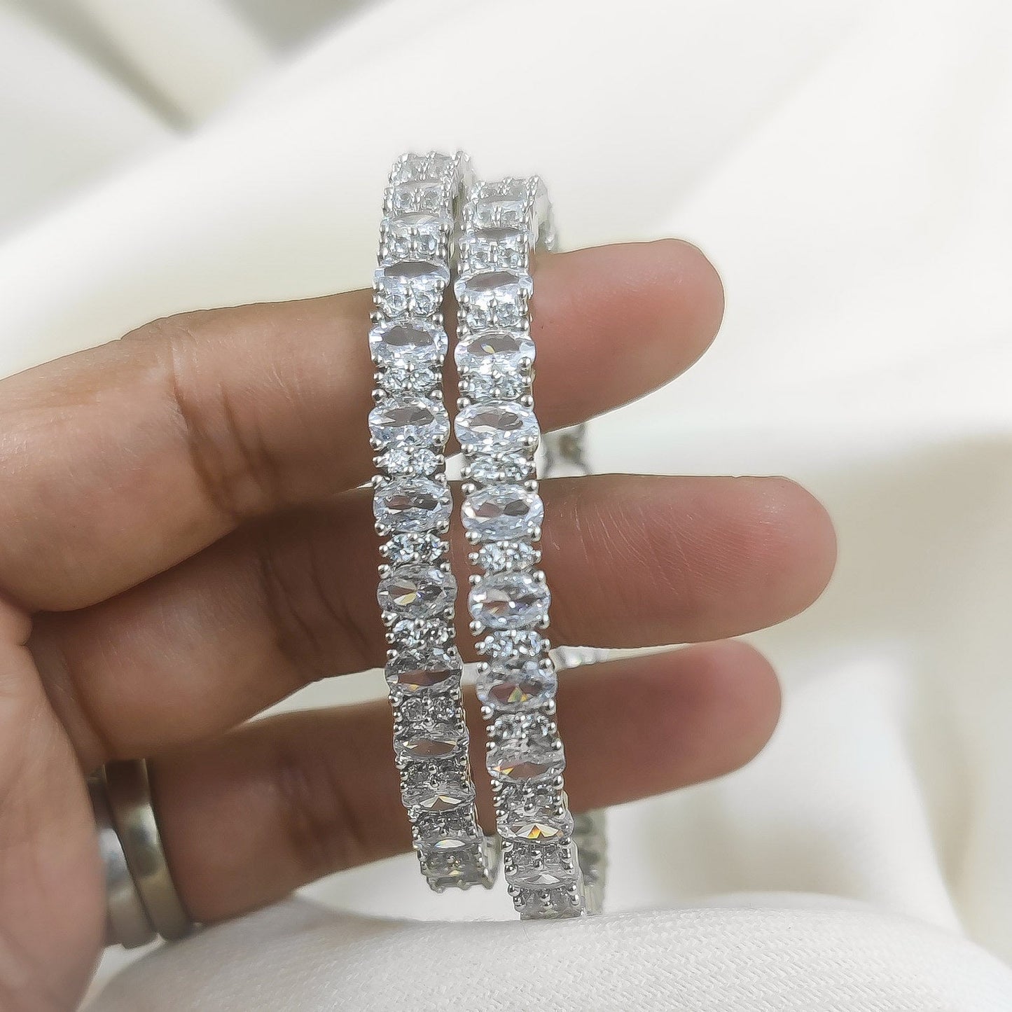 Kronika Bangles