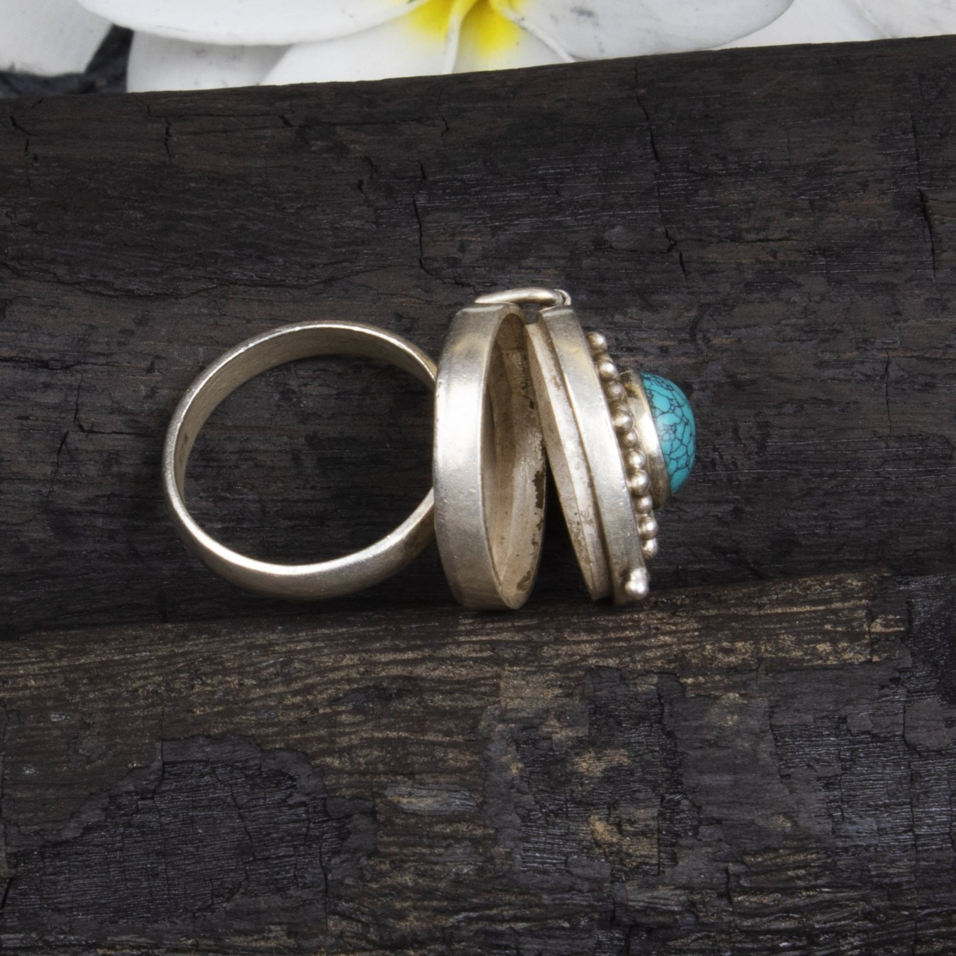Jewels by Revlis Silver Ring