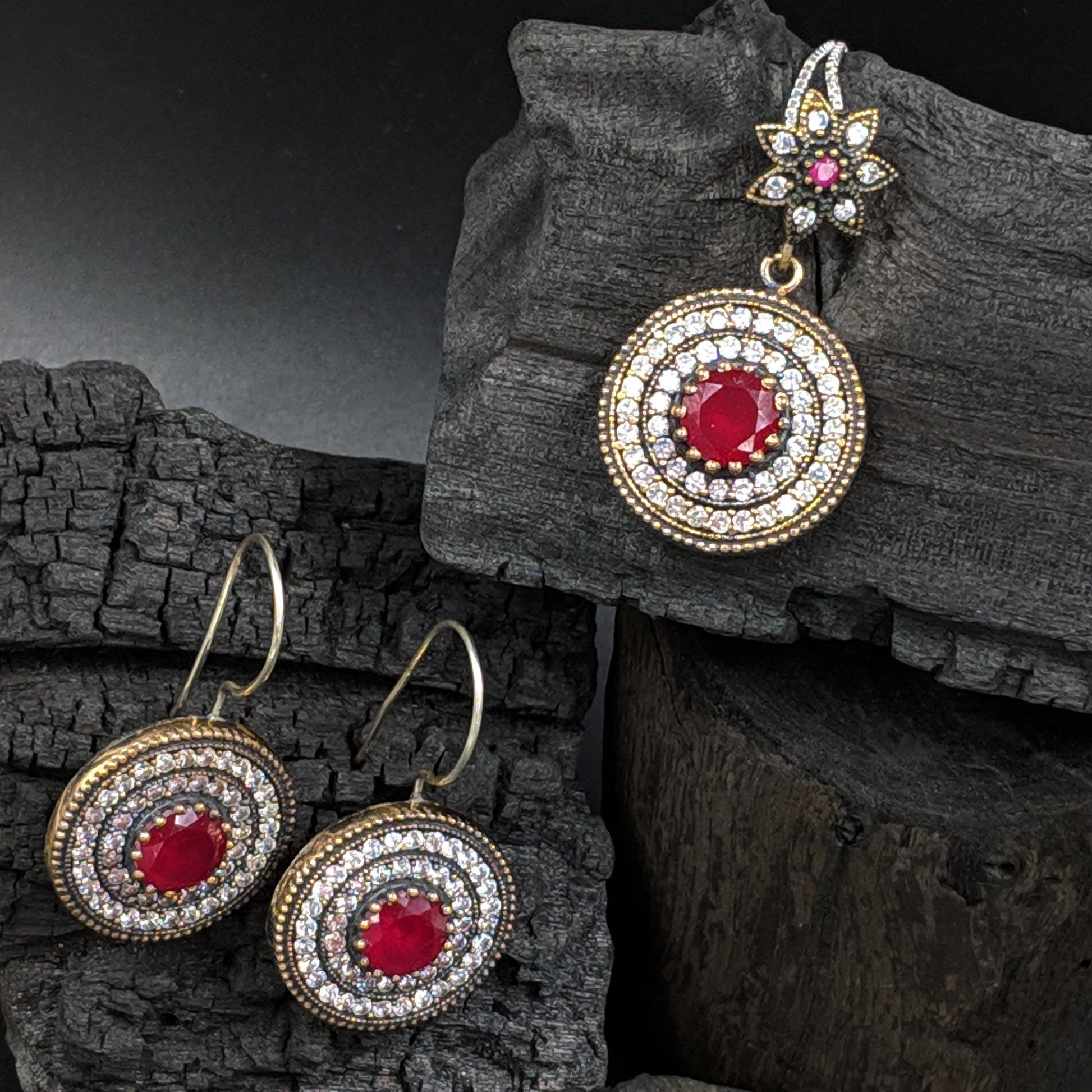 SILVER JEWELLERY Jewels by Revlis Pendant Set